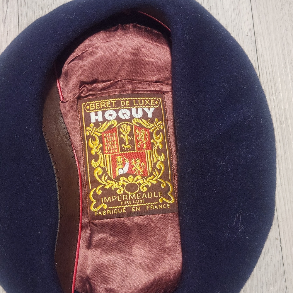 ​Authentic Vintage Hoquy "Beret de Luxe" – Made in France​Up for sale is a prem